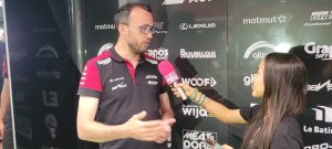 Les Pitchounes aux 24H du Mans avec les pilotes et les équipes de mécaniciens de la team Akkodis-Asp