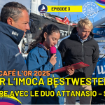 nos jeunes reporters vont à la rencontre de Romain Attanasio et Maxime Sorel, duo engagé sur l’IMOCA Best Western. Ils nous partagent les secrets de leur préparation et les défis de la Transat Café L’Or 2025.