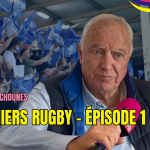 Colomiers Rugby. Alain Carré tient le micro. Derrière un image de supporteurs agitant des drapeaux bleus dans les tribunes, et un visuel de l'épisode "Le mag des Pitchounes-Episode 1"