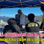 Bénévoles et coureur réunis lors du ravitaillement de la Lapébie dans les Pyrénées.